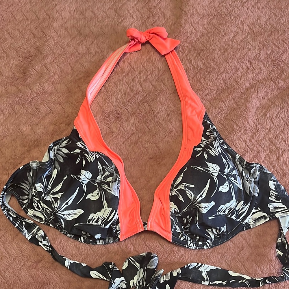 Bathing suit top never worn